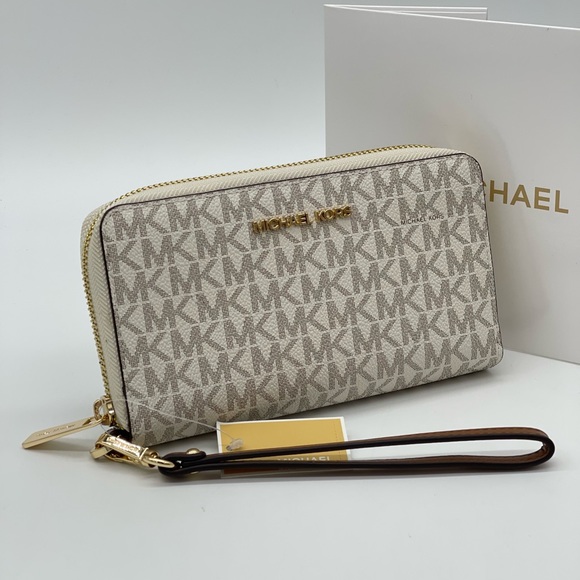 Michael Kors Handbags - Michael Kors Large Flat Multifunctional Phone Case Wallet